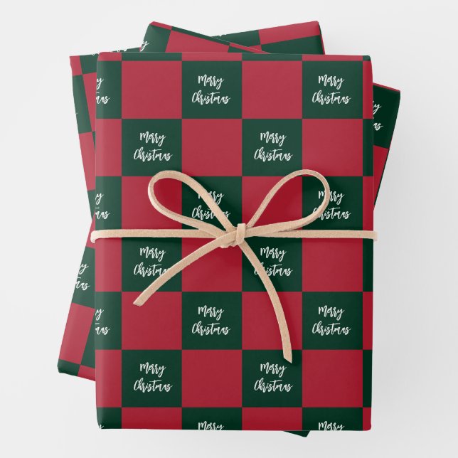 Feuille De Papier Cadeau Merry Christmas Script Green and Red Checkerboard (En situation)