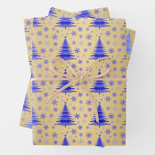 Feuille De Papier Cadeau Métallurgique Bleu Arbres de Noël Motif (En situation)