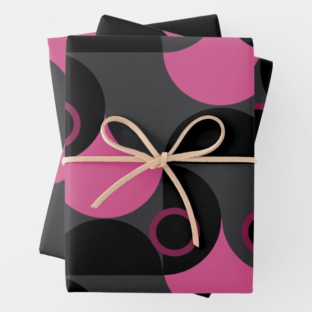 Feuille De Papier Cadeau Mi-siècle moderne rose noir et gris (En situation)