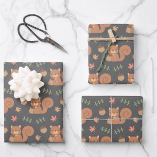 Feuille De Papier Cadeau Mignon écureuil de la forêt Motif de glands et feu