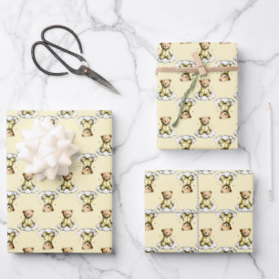 Feuille De Papier Cadeau Mignon ours en peluche sur un body à capuche jaune