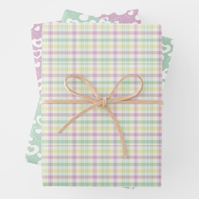 Feuille De Papier Cadeau Mignonne Rose Mint Green Stripes Vérifie Coeurs Mo (En situation)