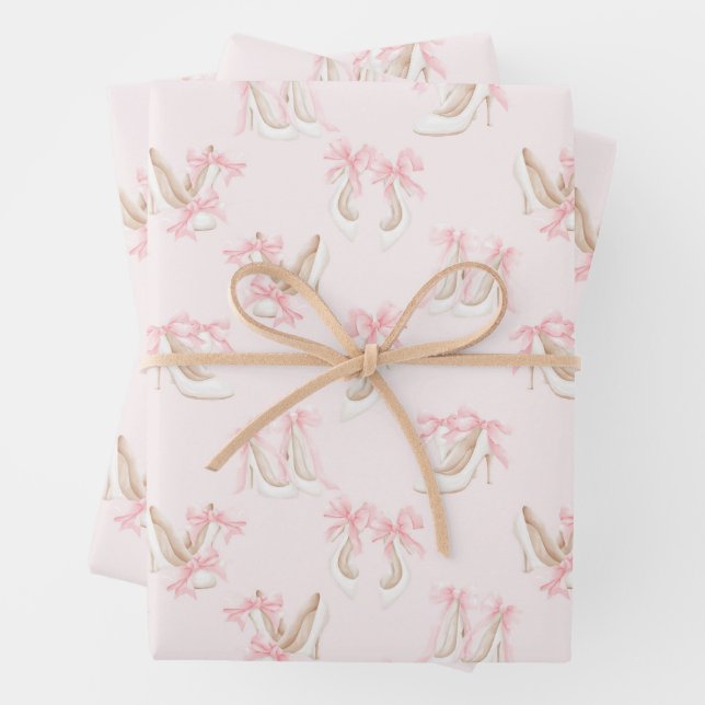 Feuille De Papier Cadeau Modèle de chaussures coquette  (En situation)