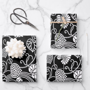 Feuille De Papier Cadeau Modèle floral antique noir sur blanc