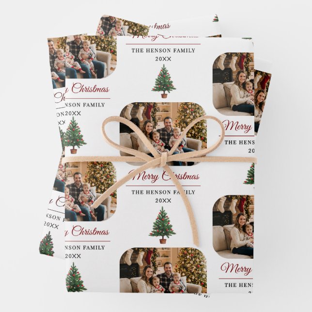 Feuille De Papier Cadeau Modern Personalized Family Photo Christmas  (En situation)