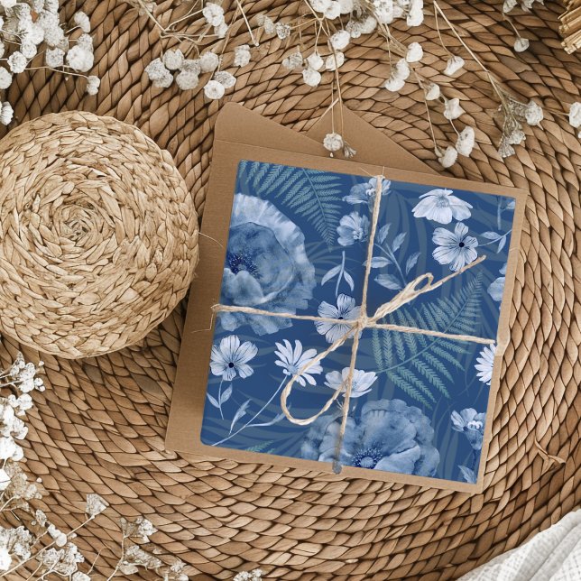 Feuille De Papier Cadeau Moderne motif de fleur sauvage bleu poussiéreux (Créateur téléchargé)