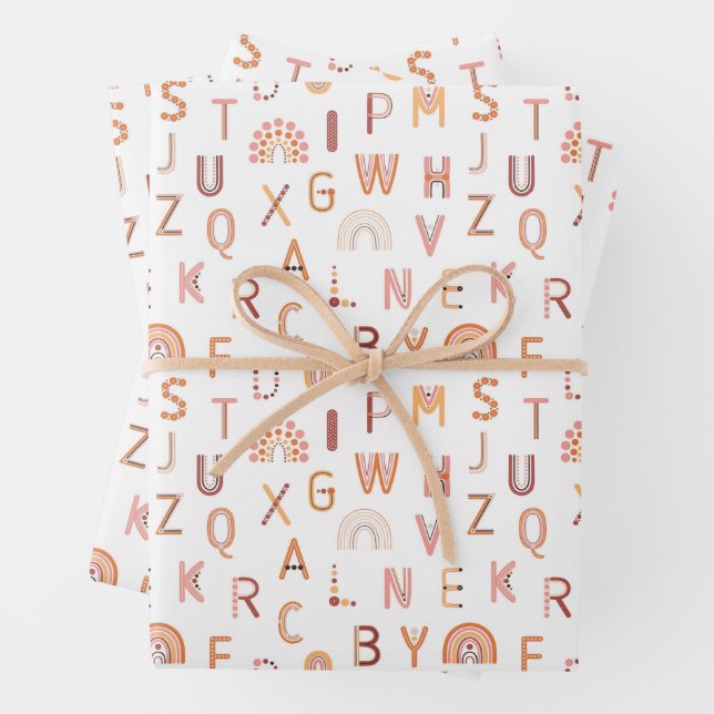 Feuille De Papier Cadeau Motif Alphabet arc-en-ciel amusant (En situation)