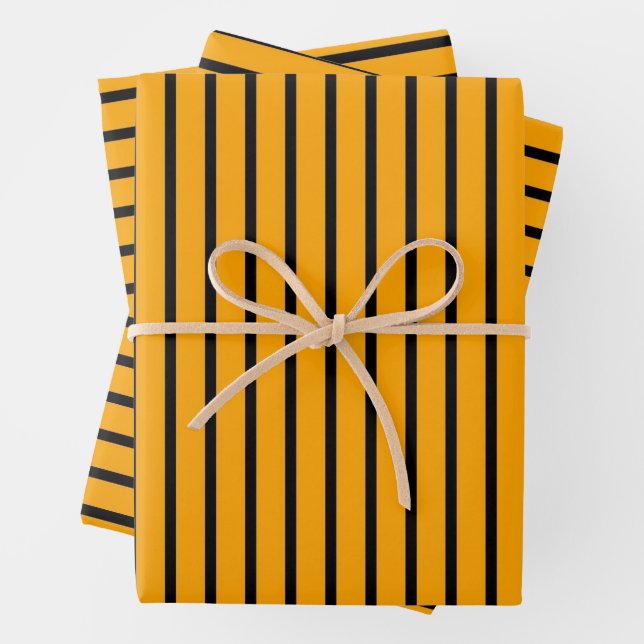 Feuille De Papier Cadeau Motif de bande jaune noir rétro (En situation)