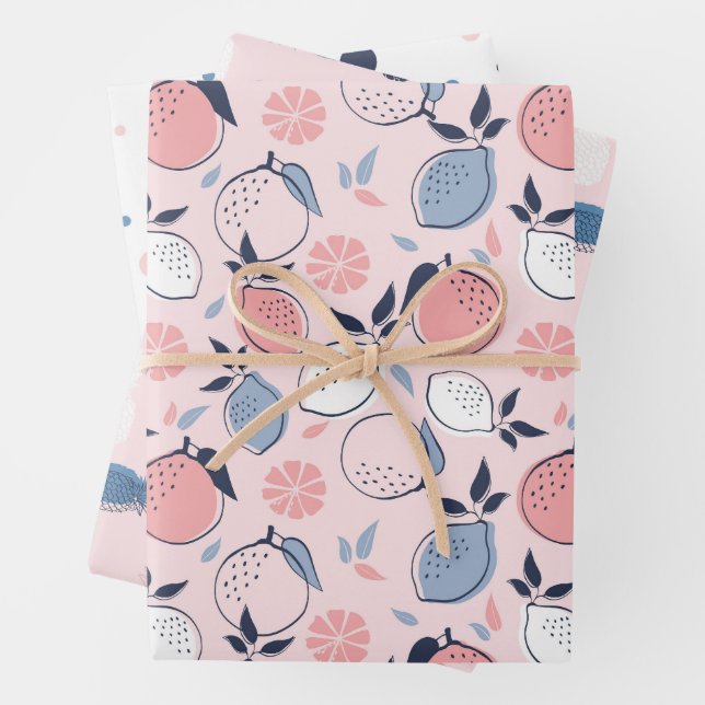 Feuille De Papier Cadeau Motif de fruits roses (En situation)