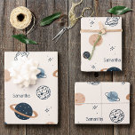 Feuille De Papier Cadeau Motif d'esquisse Planètes système solaire<br><div class="desc">Espace d'amour ? Cette feuille de papier d'emballage ajoute une touche personnalisée à votre cadeau. Le motif a des dessins de planètes Mercure, Vénus, Terre, Mars, Jupiter, Saturne, Uranus et Neptune, ainsi qu'un dessin de la lune. Les dessins sont esquissés dans le style boho et les couleurs sont dans les...</div>