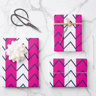 Feuille De Papier Cadeau Motif géométrique rose et blanc Chevron