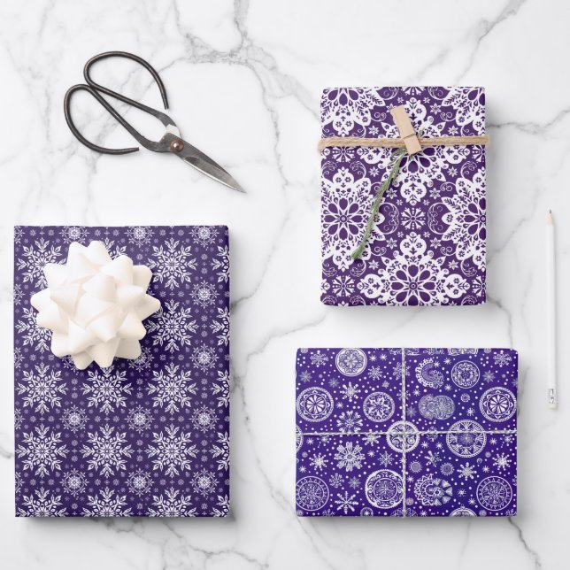 Feuille De Papier Cadeau Motif Motif de Noël violet et blanc (Recto)