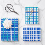 Feuille De Papier Cadeau Motif Plaid Peint Rétro en Bleu et Blanc<br><div class="desc">Motif Plaid Peint Retro en Bleu et Blanc. Les années 50 60 du milieu du siècle les années 70 esthétique. Parfait pour Hanoukka ou pour n'importe quel moment. Par Kierkegaard Design Studio.</div>