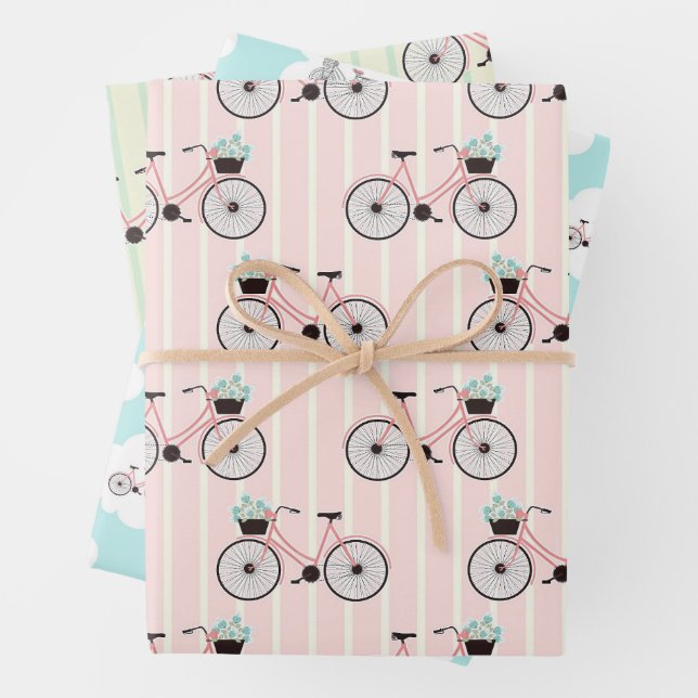 Feuille De Papier Cadeau Motif vélo et fleurs (En situation)