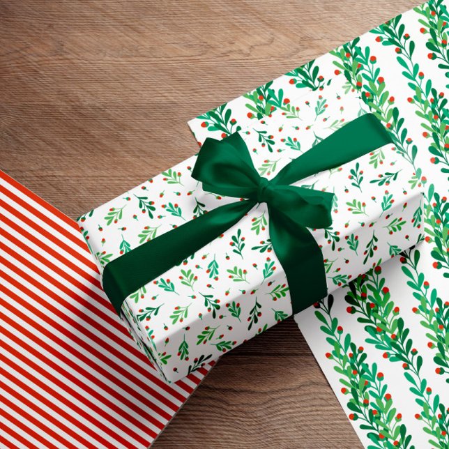 Feuille De Papier Cadeau Motifs de Noël de Green Twig & Red Berries (Créateur téléchargé)