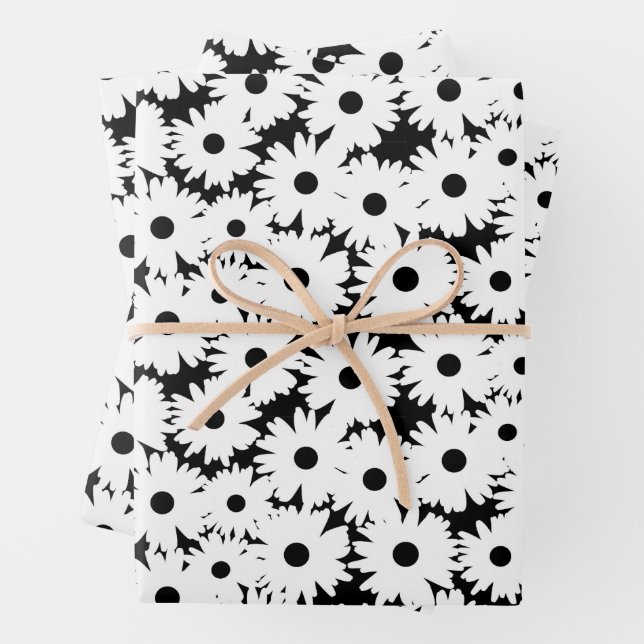 Feuille De Papier Cadeau Négative Space Daisées blanc sur noir (En situation)