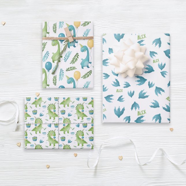 Feuille De Papier Cadeau Nom personnalisé Dinosar (Personalized dinosaur gift wrap will thrill your dino lover.)