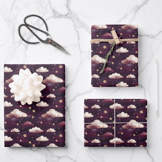 Feuille De Papier Cadeau Nuages et étoiles sur violet foncé (Recto)