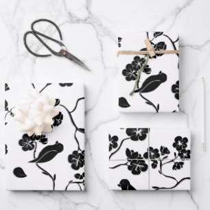 Feuille De Papier Cadeau Oiseaux Motifs noirs et blancs sur les fleurs de c