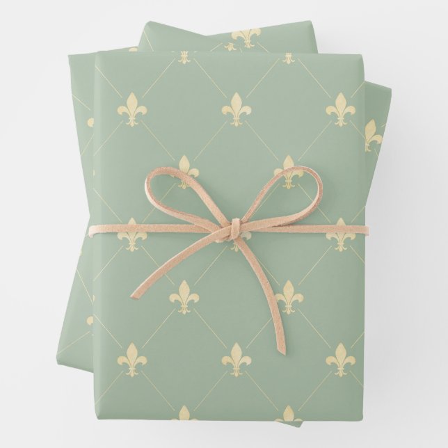 Feuille De Papier Cadeau Or Fleur de Lis sur Sage (En situation)