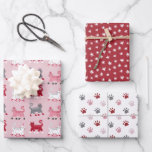 Feuille De Papier Cadeau Père Noël Claws<br><div class="desc">The star of this set features 4 darling cats,  decked out in cozy boots and hats,  trot along to amène les cheers de Christmas. Snowflakes on red and paw prints in coordinating colors round out this charming paper set. Great for any cat enthousiaste in your life !</div>
