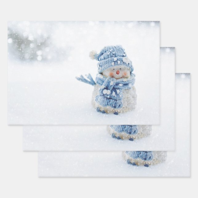 Feuille De Papier Cadeau Photo d'un mignon bonhomme de neige en hiver - Noë (Lot)