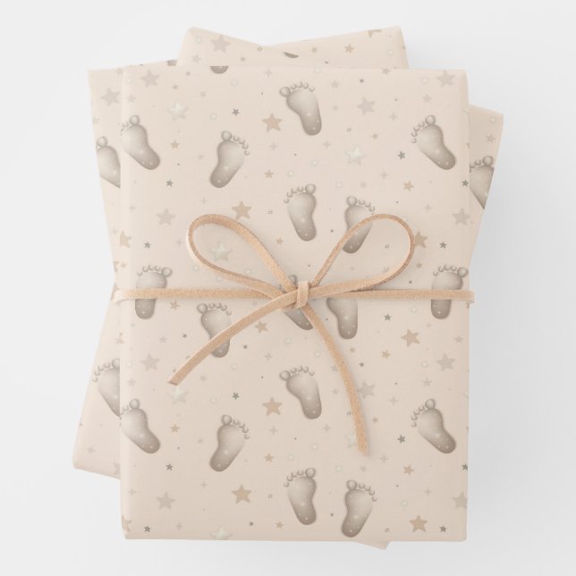 Feuille De Papier Cadeau Pieds bébé garçon fille douche beige (En situation)