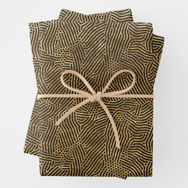 Feuille De Papier Cadeau Points Black Lines Gold Faux Foil (En situation)