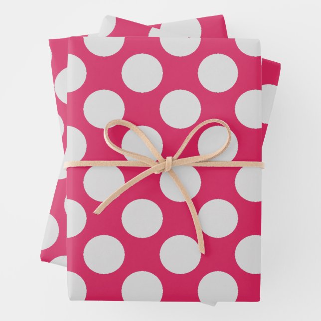 Feuille De Papier Cadeau Points blancs rose chaud (En situation)