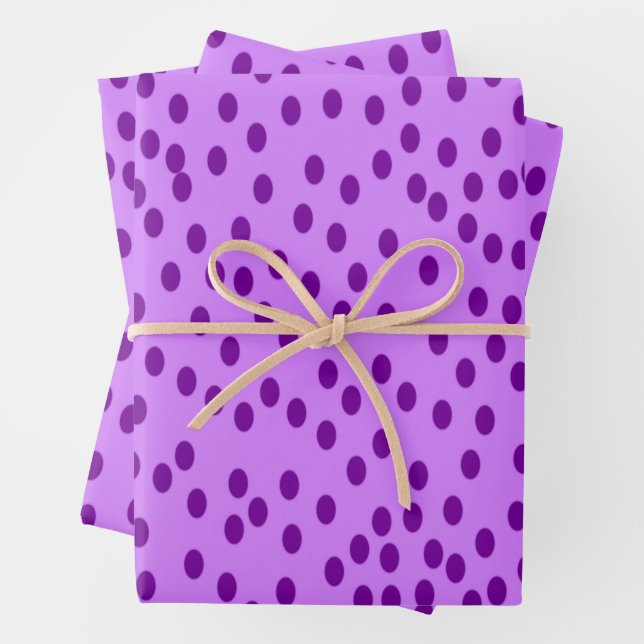 Feuille De Papier Cadeau Pois violets de lavande (En situation)