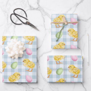Feuille De Papier Cadeau Poussin et œufs à l'aquarelle sur motif Vichy bleu
