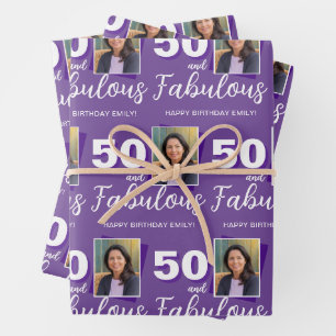 Feuille De Papier Cadeau Purple 50 et fabuleux 50e anniversaire Photo