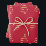 Feuille De Papier Cadeau Red Gold Christmas Tree Snowflake Lignes de vague<br><div class="desc">Design élégant et moderne d'enveloppement cadeau de Noël. Dans les couleurs festives rouge et or, avec l'arbre de Noël, les lignes ondulées et les motifs de flocon de neige en or métallique et effet parties scintillant sur un arrière - plan rouge classique. Pour customiser, retirez l'outil d'édition pour modifier la...</div>