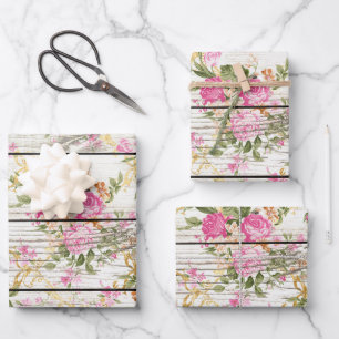 Feuille De Papier Cadeau Roses roses sur planche de grange blanche