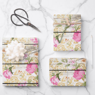 Feuille De Papier Cadeau Roses roses sur planche de grange blanche