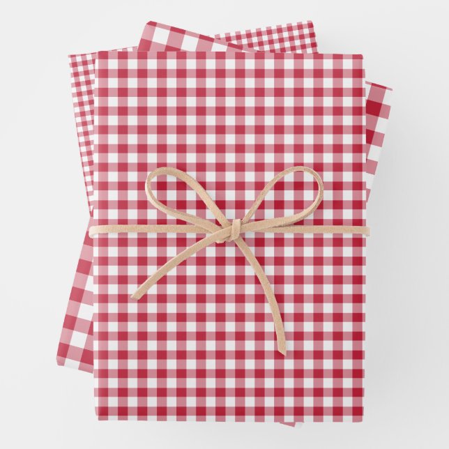 Feuille De Papier Cadeau Rouge Cerise Gingham Classique (En situation)