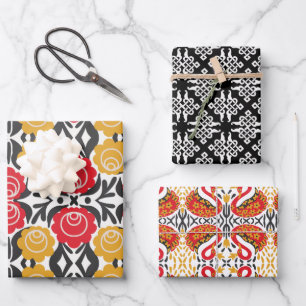 Feuille De Papier Cadeau Russe Fleurs et oiseaux noirs rouges noirs