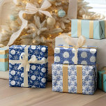 Feuille De Papier Cadeau Sable bleu de la marine Dollar de poisson-étoile N<br><div class="desc">Cet ensemble de 3 feuilles de papier d'emballage est parfait pour l'emballage cadeau de vacances côtier. Les motifs sur le thème de la plage de Noël comprennent : dollar de sable et étoiles de mer avec corail de parties scintillant sur arrière - plan bleu marine; sable blanc dollars sur arrière...</div>