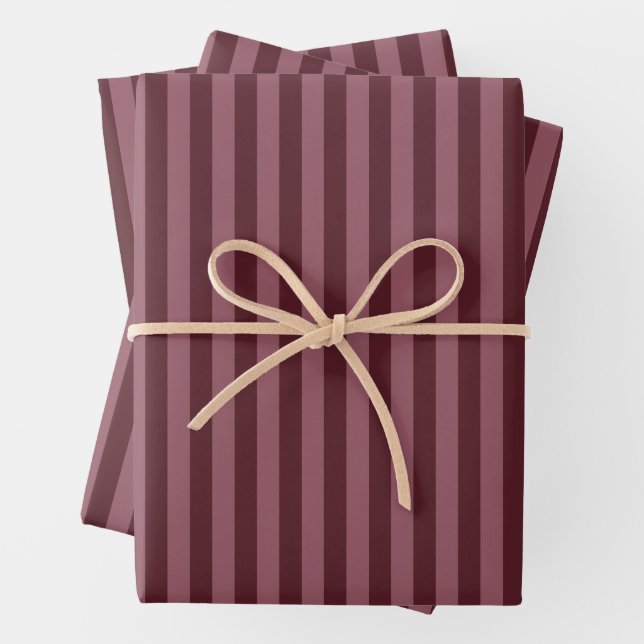 Feuille De Papier Cadeau Sangria & Smyrna rayures violettes (En situation)