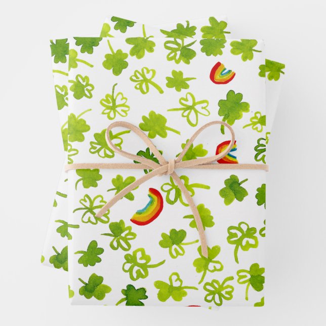 Feuille De Papier Cadeau Shamrocks d'aquarelle et Jour de la Saint Patrick  (En situation)