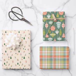 Feuille De Papier Cadeau Skieurs de montagne, boules de Noël, carreaux de f