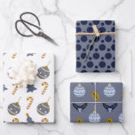 Feuille De Papier Cadeau Stylé Navy Spot Christmas Bauble Mix Trio<br><div class="desc">Strlish marine spot Christmas baubles mix motif. Enveloppement cadeau tendance à thème de Noël bleu. Présenter papier d'emballage,  emballage cadeau,  artisanat,  scrapbooking,  journaux.</div>