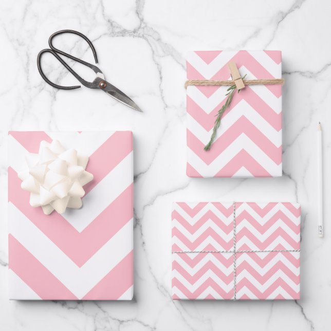 Feuille De Papier Cadeau Tailles différentes rose et blanc Chevron (Recto)