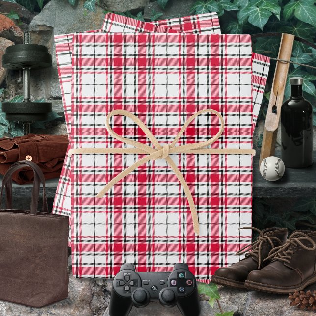 Feuille De Papier Cadeau Tartan - Blanc-Rouge-Noir (Tartan - White-Red-Black Wrapping Paper Sheets by Leapfroglisics Shop)