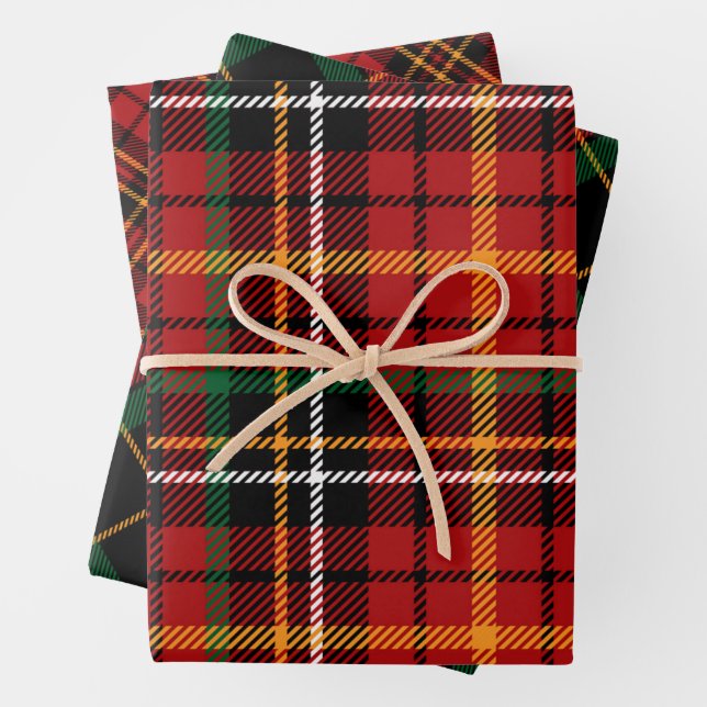 Feuille De Papier Cadeau Tartan festif de Noël (En situation)