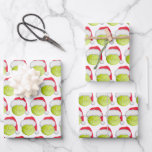 Feuille De Papier Cadeau Tennis Christmas Père Noël Ball<br><div class="desc">Enveloppez vos cadeaux avec ces feuilles de papier cool,  avec le motif à billes Père Noël.</div>