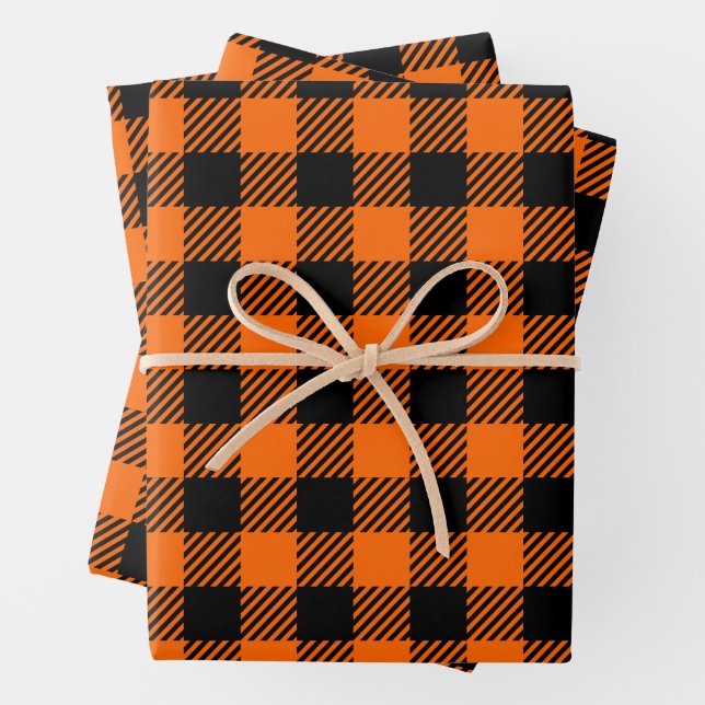 Feuille De Papier Cadeau Thanksgiving Plaid Motif En Noir Et Orange (En situation)
