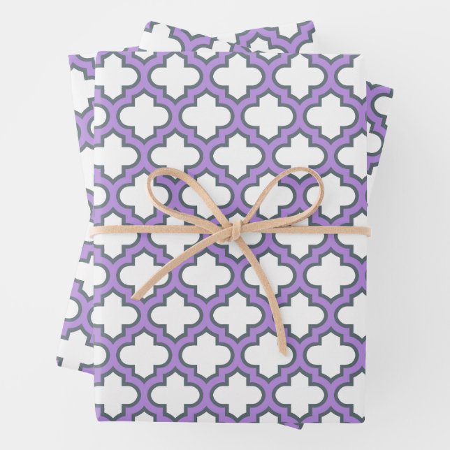 Feuille De Papier Cadeau Trellis blanc et violet, treillis, Quatrefoil (En situation)