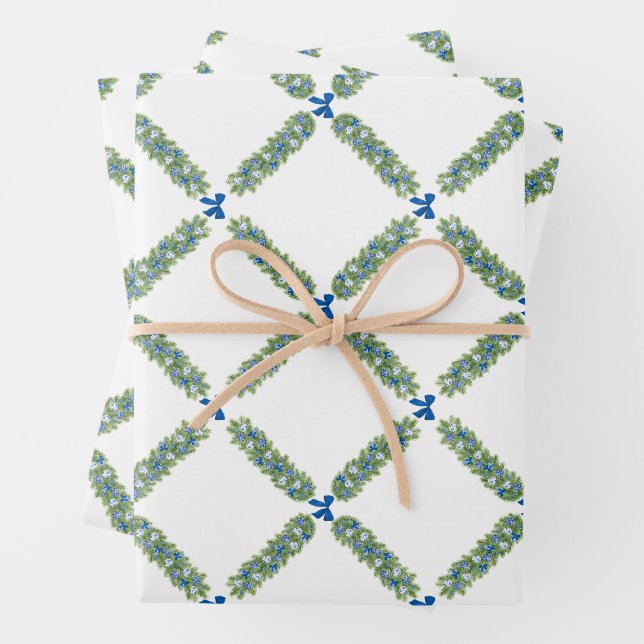 Feuille De Papier Cadeau Trellis de Noël Ruban Bleu  (En situation)