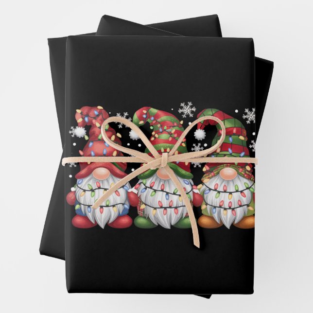 Feuille De Papier Cadeau Trois Buffles Gnomes Plaid Red Christmas (En situation)